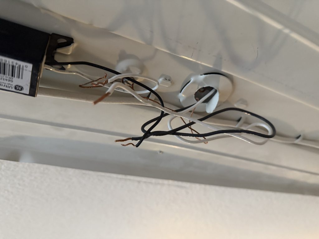 Wiring fluorescent light fixture